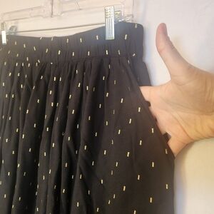 Carmen Marc Valvo Black Pleated Gold Detailed Maxi Skirt